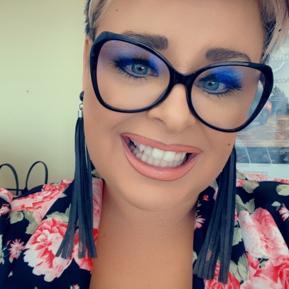 Meet your Posher, Sophie - Picture 1 of 1